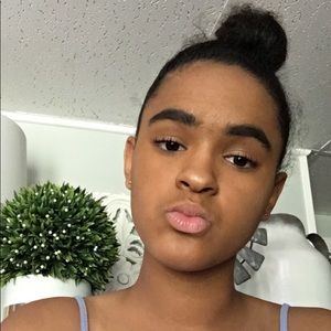 Meet your Posher, Amelia